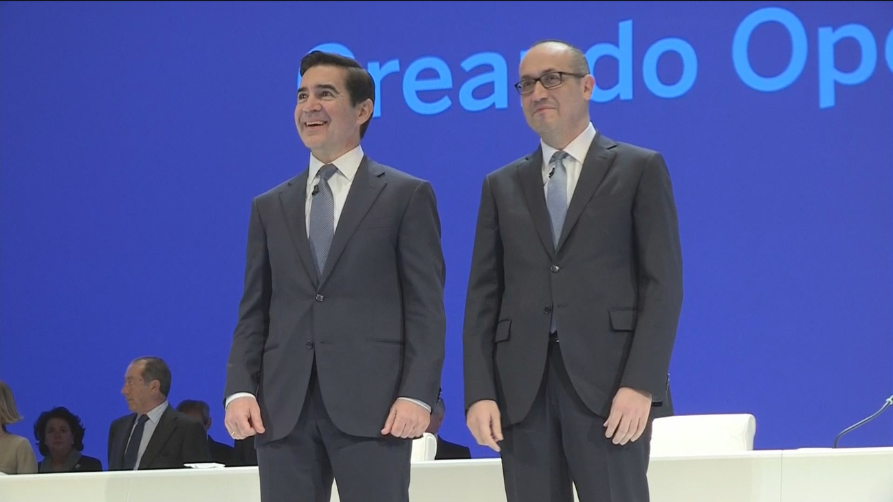 Exdirectivos de BBVA reclaman el cese de un consejero por el 'caso Villarejo'