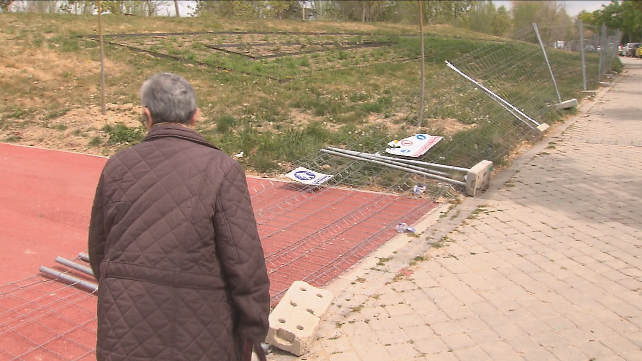Los vecinos de Moratalaz se quejan del abandono de las obras del parque Pavones Norte