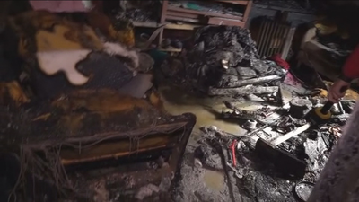 Rescatadas  dos jóvenes atrapadas en el incendio de una vivienda en Moratalaz