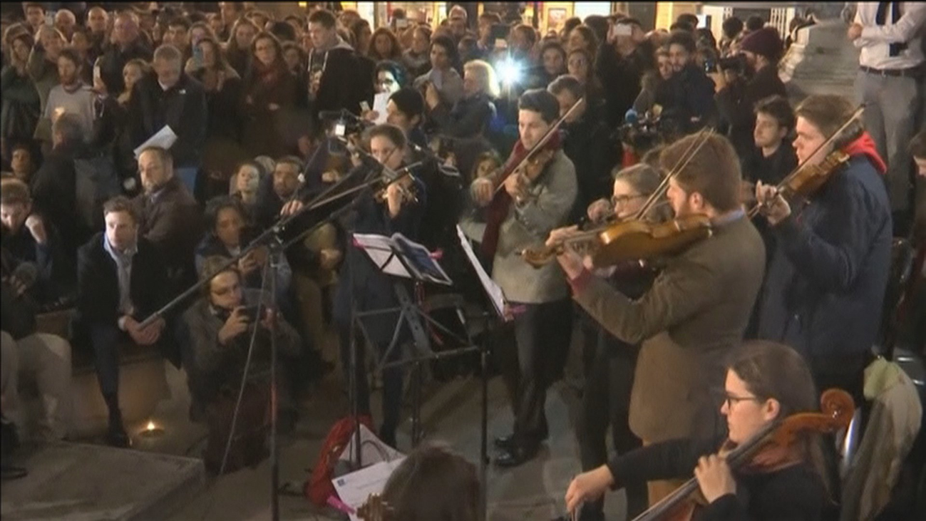 París sigue llorando por Notre Dame