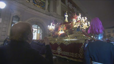 El Señor de Madrid sale, por fin, y es recibido con una saeta