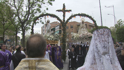 La procesión del Encuentro pone el broche final a la Semana Santa de Móstoles