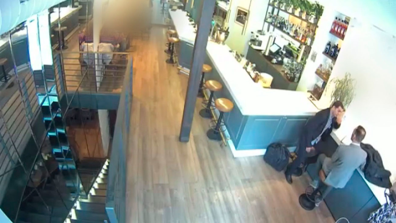 Así te roban el bolso en un descuido en bares de Chueca