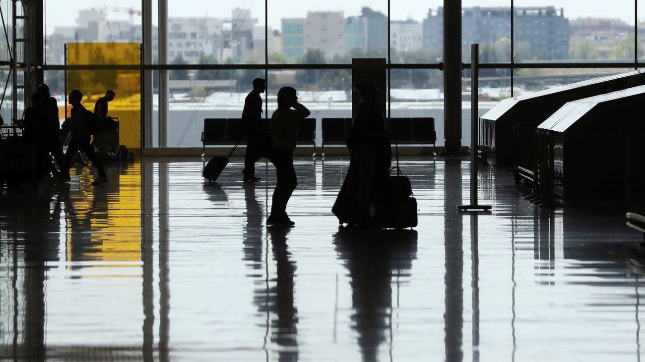 Detenido un hombre por un doble apuñalamiento en el aeropuerto de Barajas