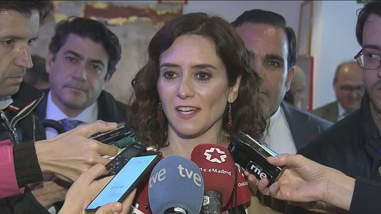 Díaz Ayuso "espera que cierre" ya "el mercadillo de segunda mano de políticos"