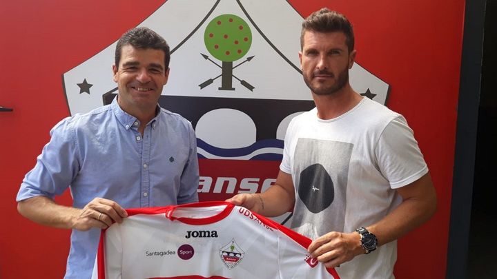 Presentación de Manolo Cano con el Sanse / @udsanse