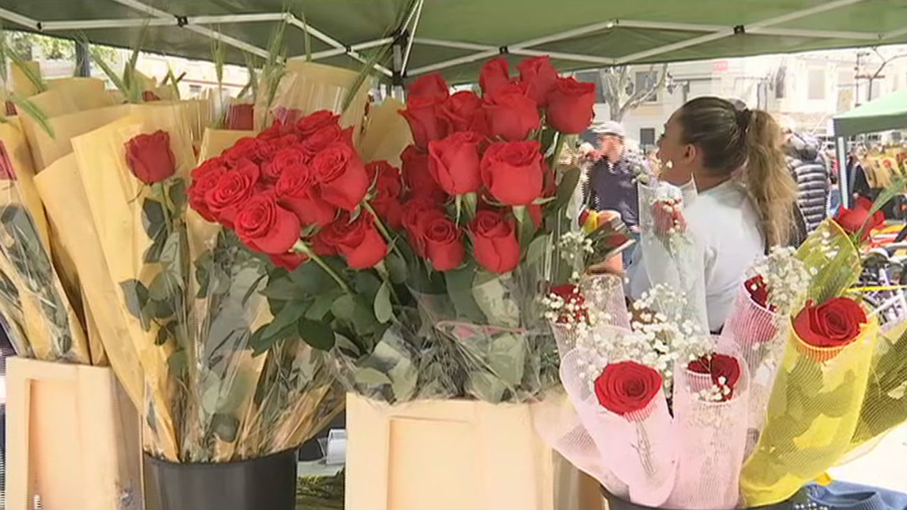 Investigan una posible estafa múltiple a cientos de vendedores de rosas