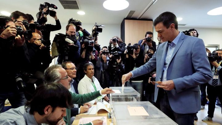 Pedro Sánchez  vota