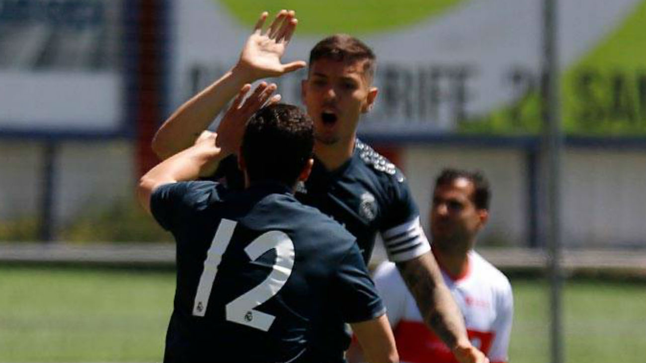 Gol en propia puerta de Castel, del Sanse, ante el Castilla (2-2)