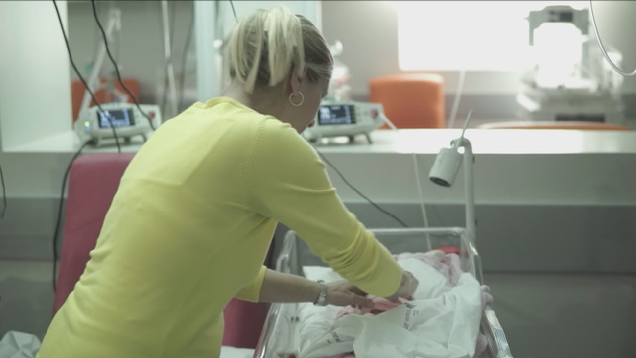 Webcams para que los padres con bebés en la UCI puedan verlos las 24 horas