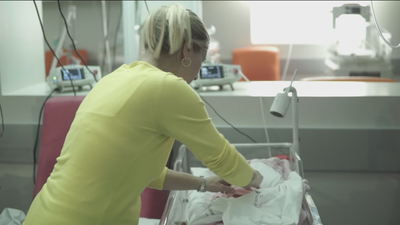 Webcams para que los padres con bebés en la UCI puedan verlos las 24 horas