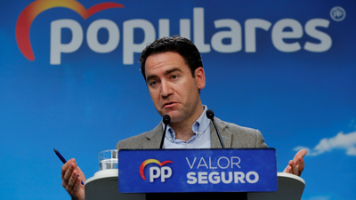 El PP reflexiona tras sufrir la mayor derrota electoral de su historia