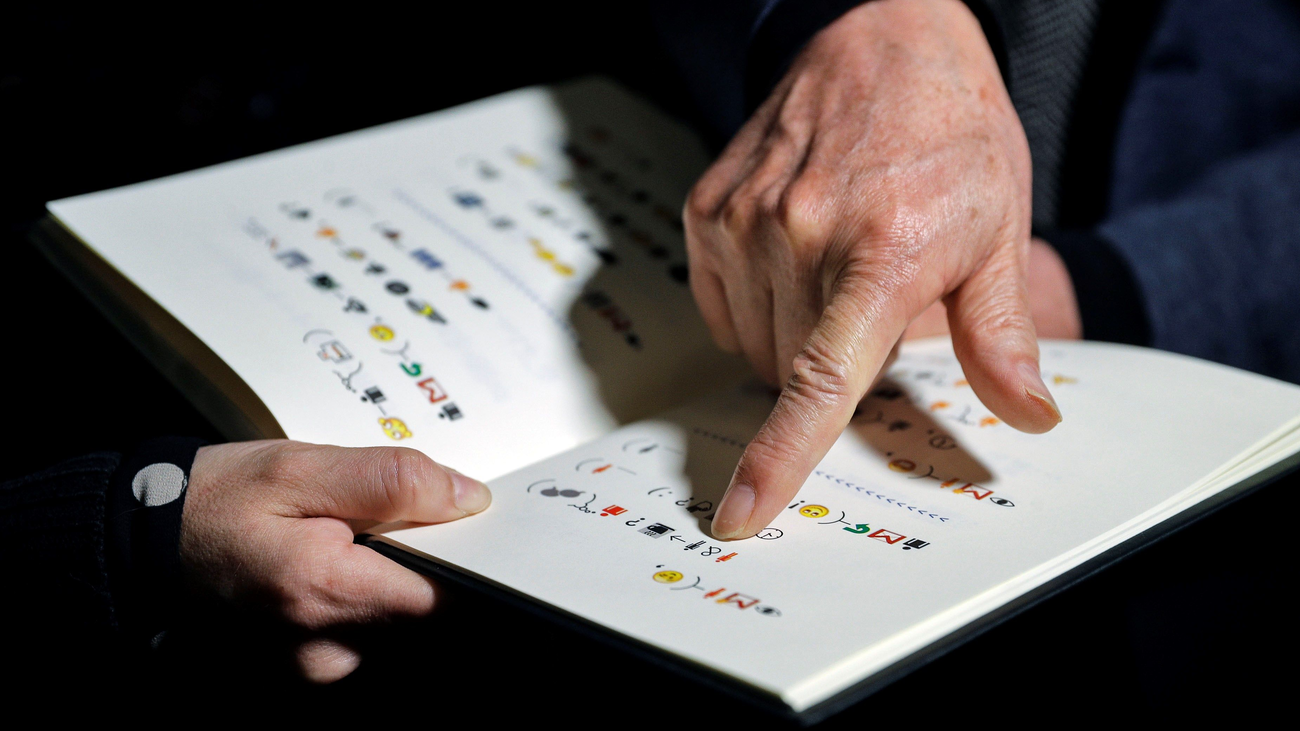 ¿Podrías leer un libro solo escrito con emoticonos?