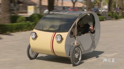 Mi cámara nos enseña por primera vez el único coche solar que sale al mercado en el mundo