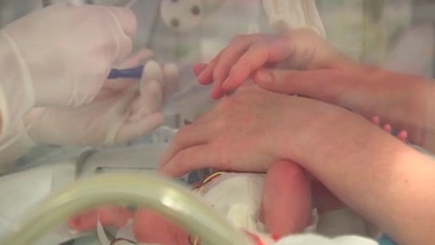 Mejoran cuatro de los ocho bebés prematuros afectados por una bacteria, que ha matado a otros dos