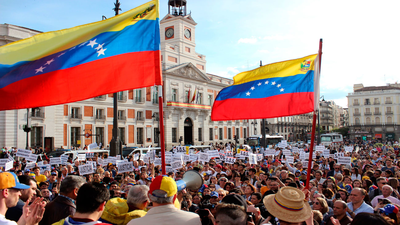 Centenares de venezolanos se manifiestan en Sol en favor de Guaidó