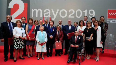 Raphael, Bertrán de Lis e Ignacio Echevarría, Medallas de Oro de la Comunidad