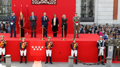 La parada militar concluye los actos del 2 de mayo