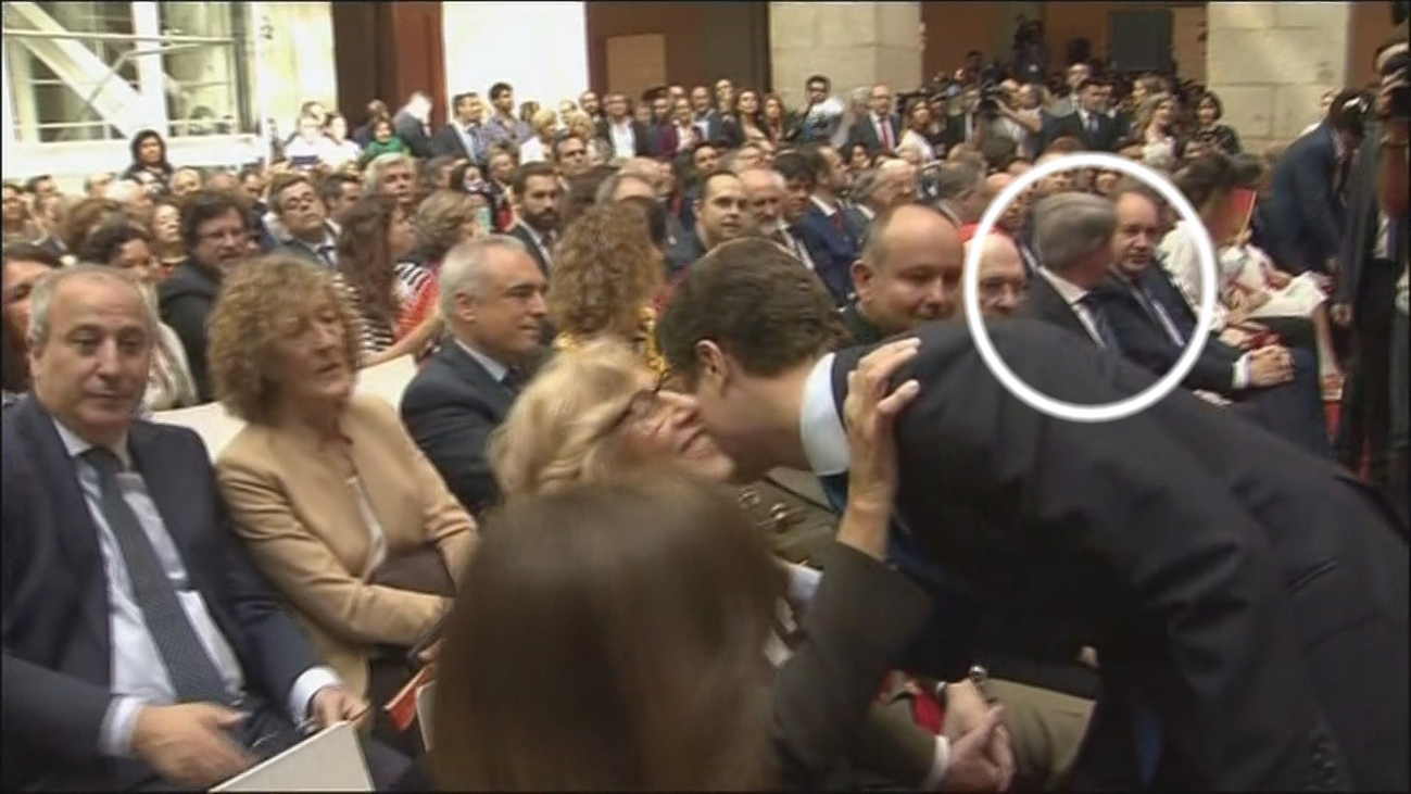 Casado evita saludar a Garrido tras su marcha a Cs