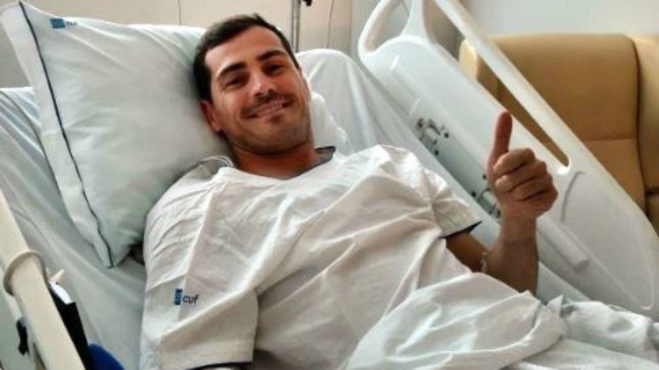 Imagen capturada de la cuenta oficial de Twitter de Iker Casillas en el Hospital CUF de Oporto