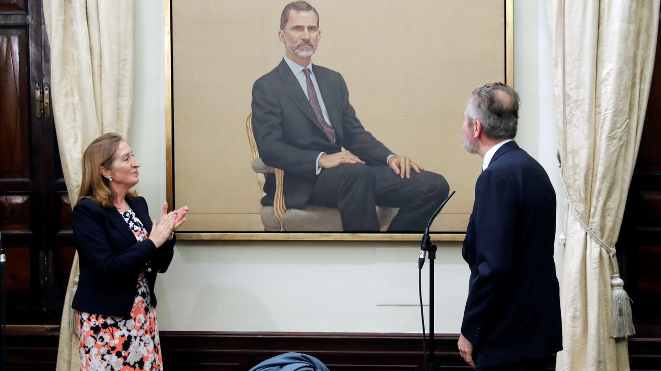 El Congreso presenta un nuevo retrato de Felipe VI pintado por Hernán Cortés