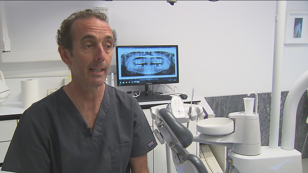 Los dentistas advierten: Los enjuagues bucales no pueden sustituir el cepillado de dientes