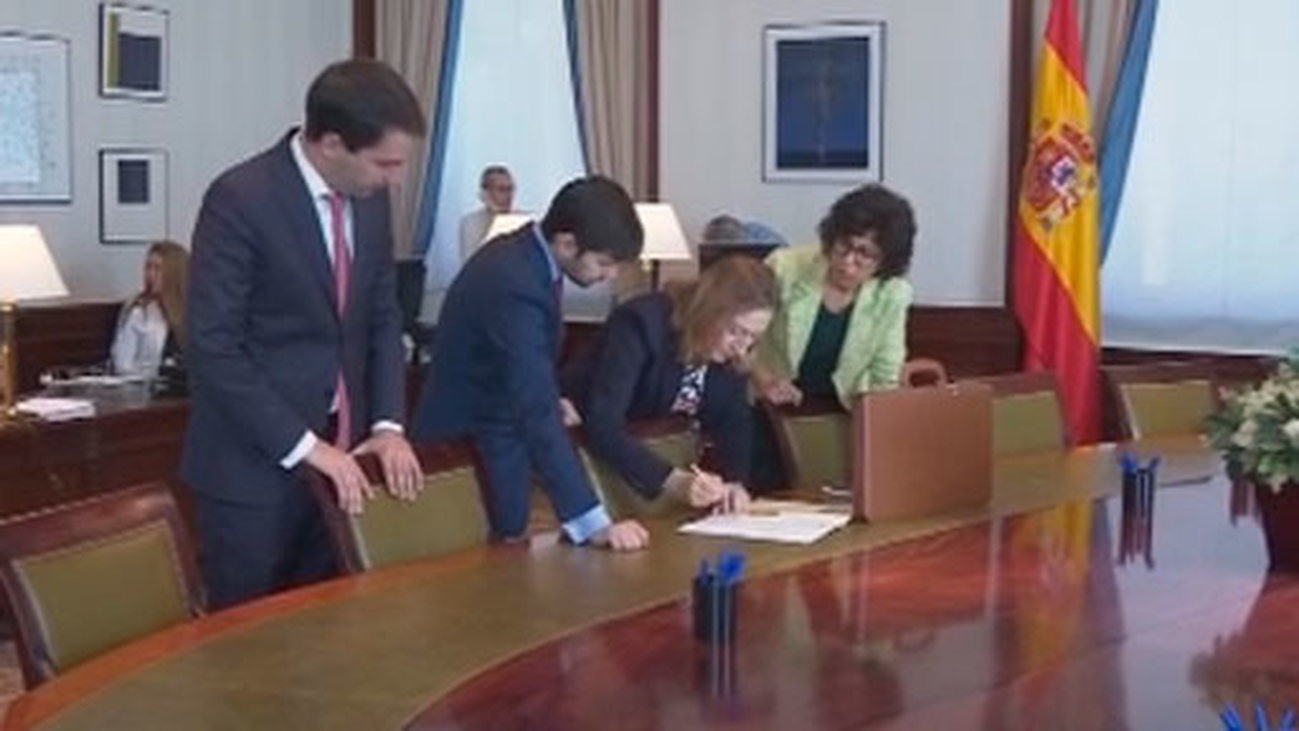 Ana Pastor, la primera en acreditarse en el Congreso tras las elecciones del 28-A