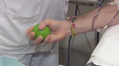 Los hospitales madrileños necesitan con urgencia donaciones de sangre de los grupos 0- y B-