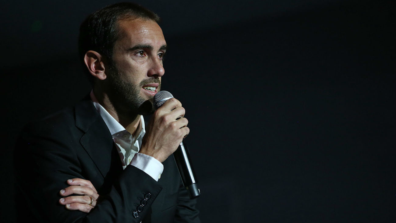 Godín deja el Atleti entre lágrimas: "Se acaba la etapa más bonita de mi vida"