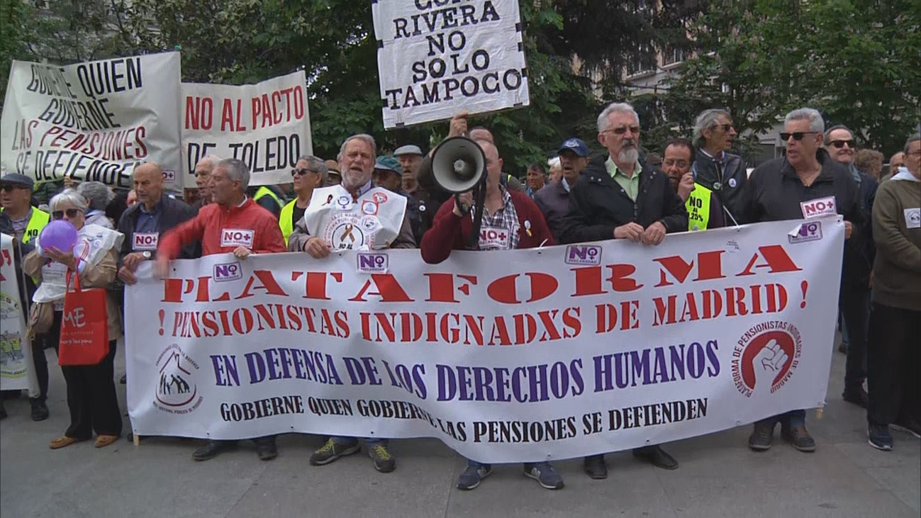 Los pensionistas mantienen sus protestas ante el Congreso