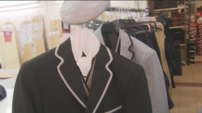 Así se realizan los trajes más castizos de San Isidro