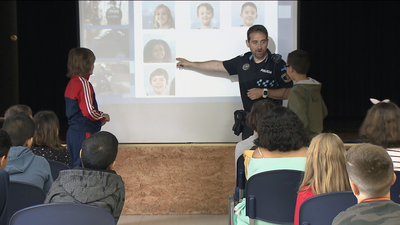 Charlas de la Policía contra la discriminación en colegios de Fuenlabrada