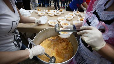 Más de 400 voluntarios de Fundación Mapfre repartirán cenas de Nochebuena a los más vulnerables