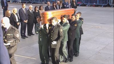 Llega al Congreso el féretro con los restos restos mortales de Alfredo Pérez Rubalcaba