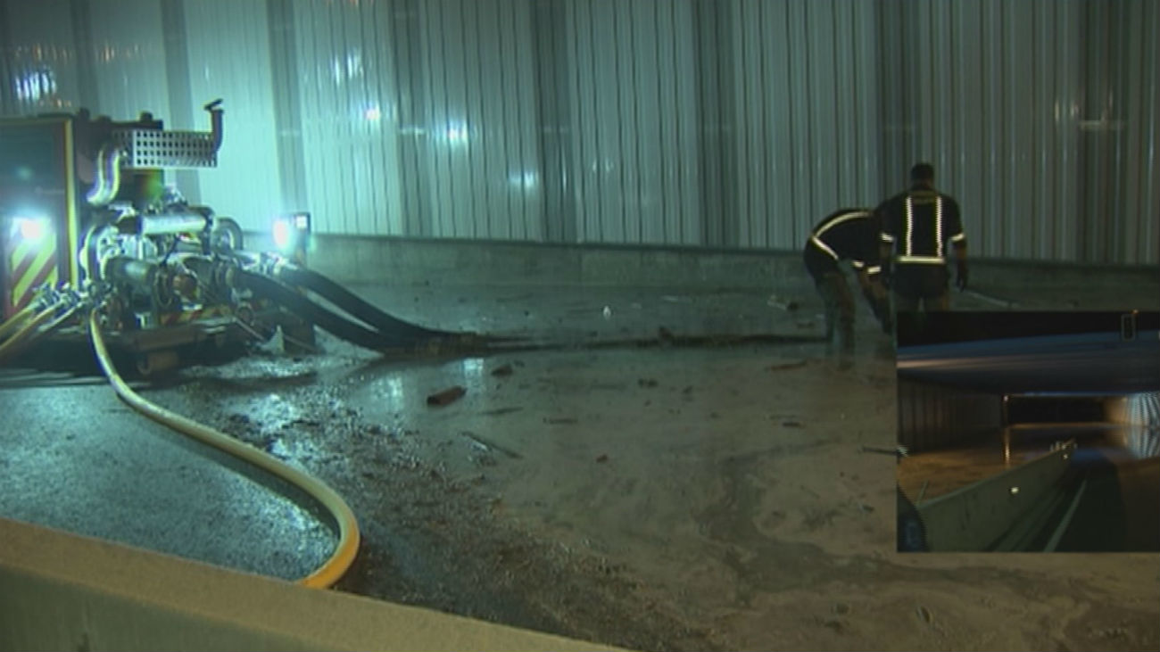 Caos en Barajas por la rotura de una tubería que colapsa dos accesos al aeropuerto