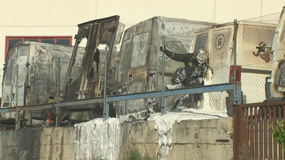 El incendio de un polígono de Loeches calcina 16 vehículos