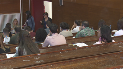 Más de 33 mil opositores se examinan para una plaza de enfermería en Madrid