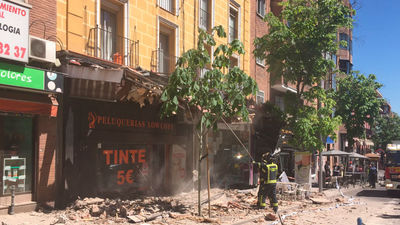 Tres viandantes resultan heridos leves por la caída de una cornisa en General Ricardos