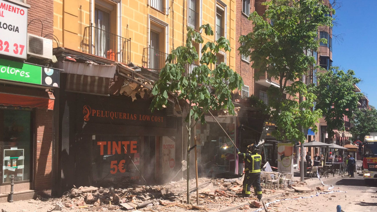 Tres viandantes resultan heridos leves por la caída de una cornisa en General Ricardos