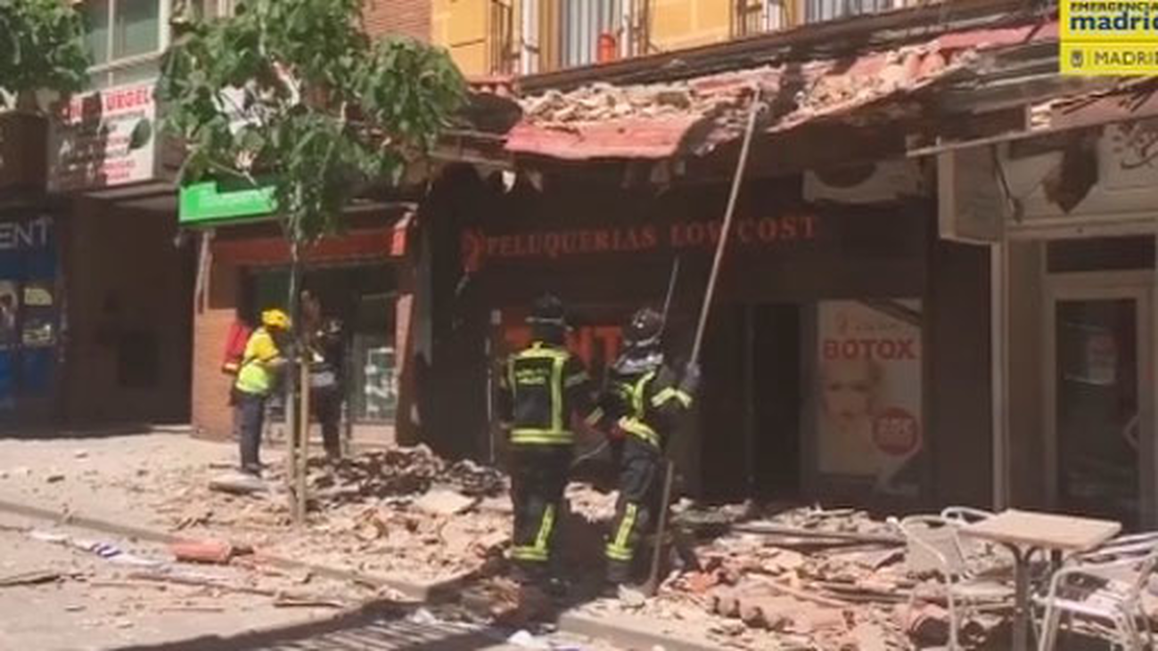 La caída de la cornisa podría haber afectado a una viga del edificio de Carabanchel que sigue desalojado