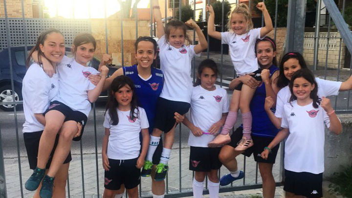 Malena y Samara con la cantera del CD Tacón