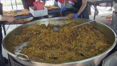 Una gran paella para celebrar San Isidro en Carabanchel