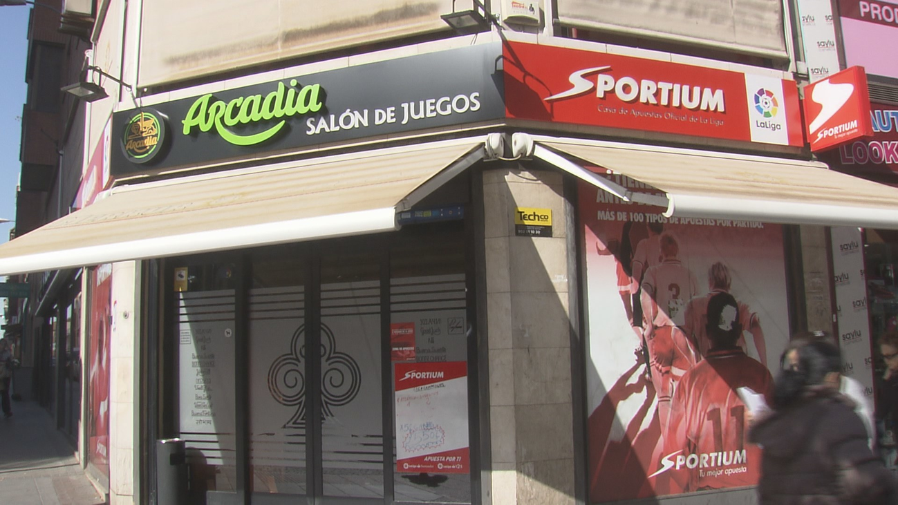 Madrid establece en 100 metros la distancia mínima entre salones de juego y colegios