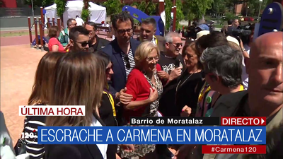 Escrache a Manuela Carmena en un acto en Moratalaz