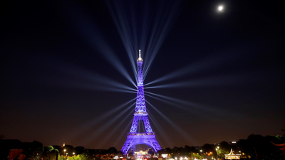 Espectáculo en la Torre Eiffel para celebrar su 130 cumpleaños