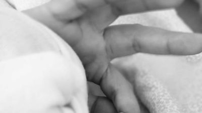 Begoña Villacís da a luz a su tercera hija, Inés, en la Jiménez Díaz