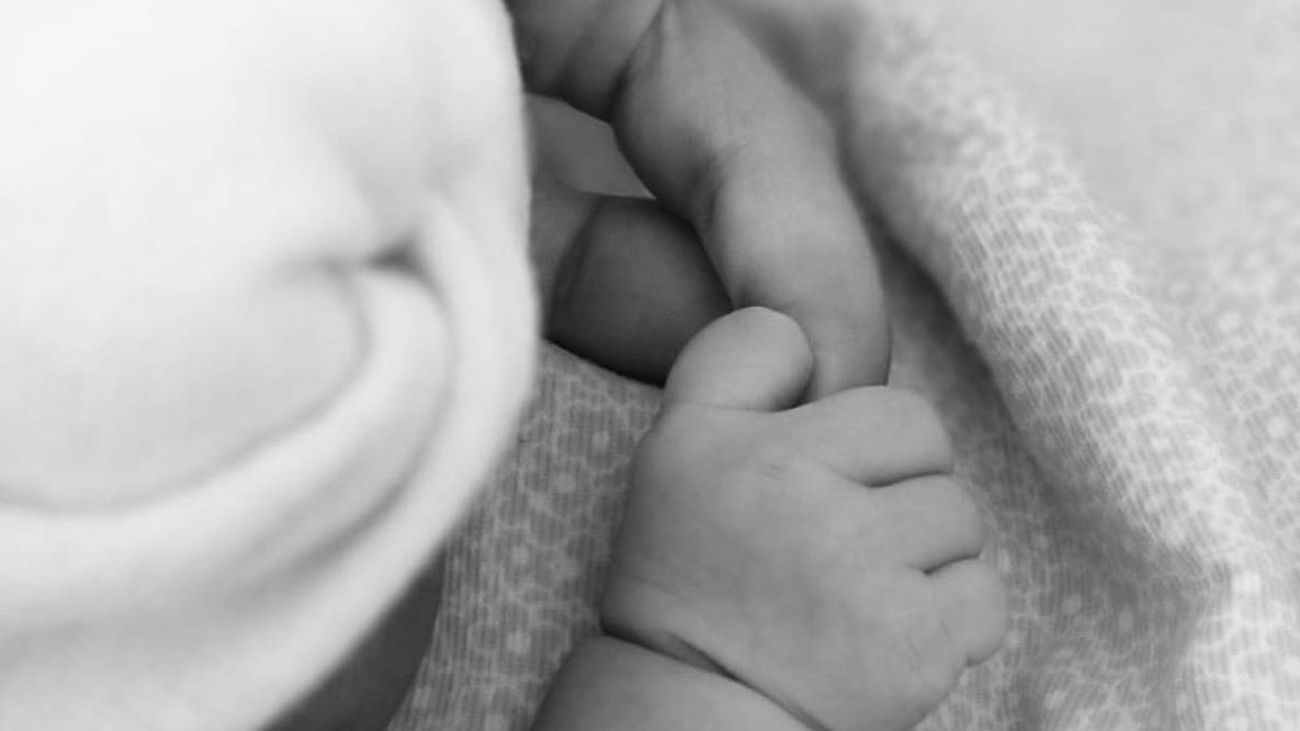 Begoña Villacís da a luz a su tercera hija, Inés, en la Jiménez Díaz