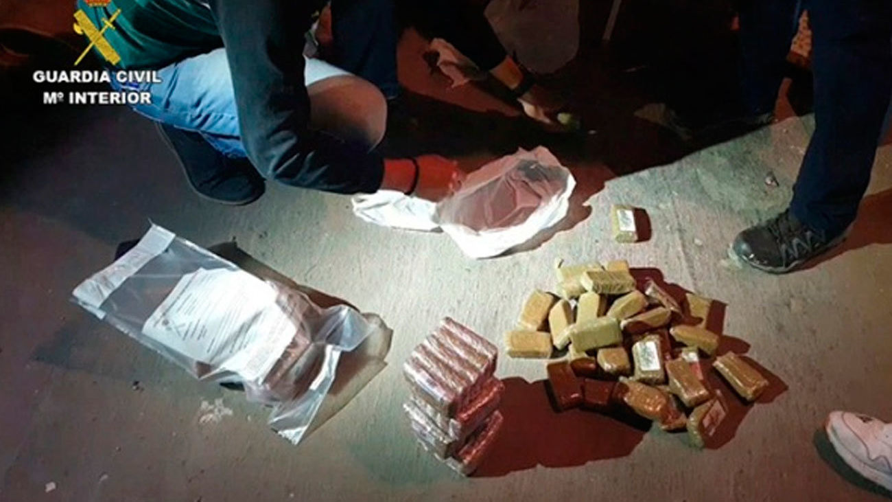 La Guardia Civil detiene a 27 integrantes de una red que introducía hachís en la zona de Tarifa