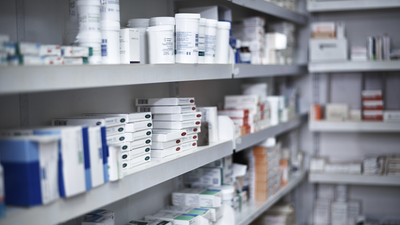 Farmacias catalanas denuncian a Glovo por venta ilegal de medicamentos