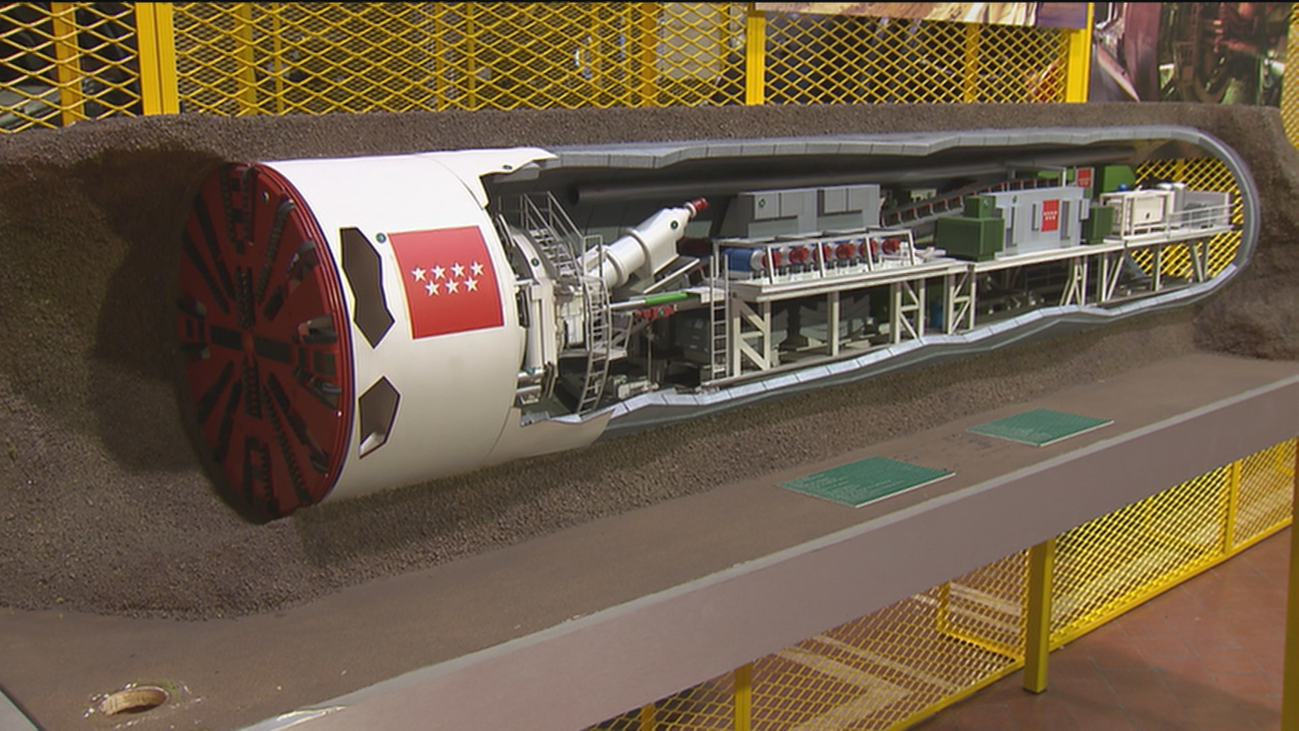 La muestra '100 años de Metro' abre al público las entrañas del suburbano